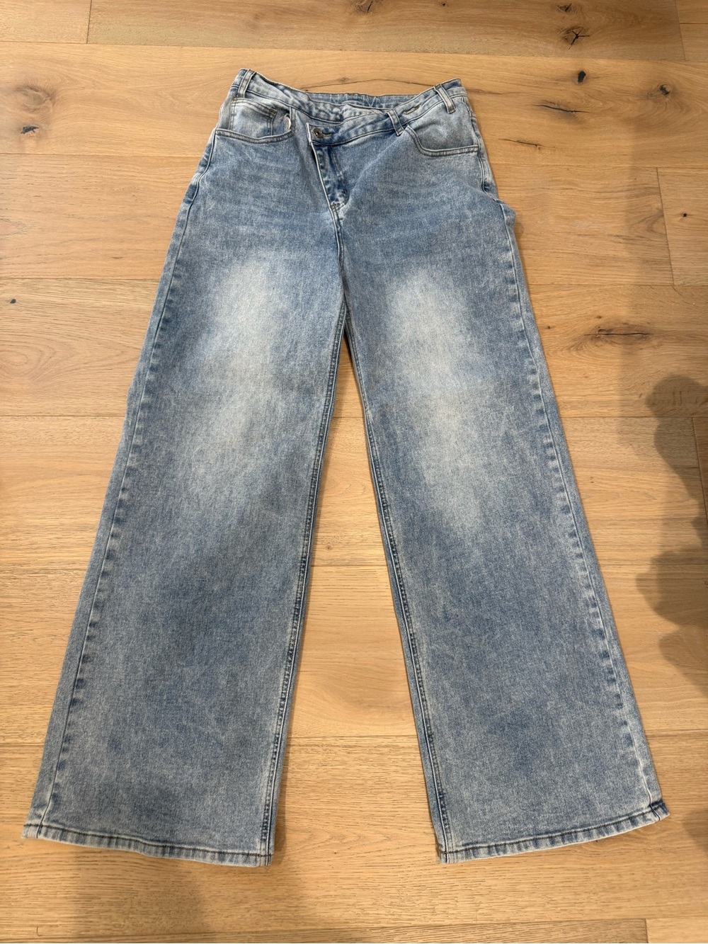 Commense size medium Women's Wide Leg Light Blue Washed Jeans
